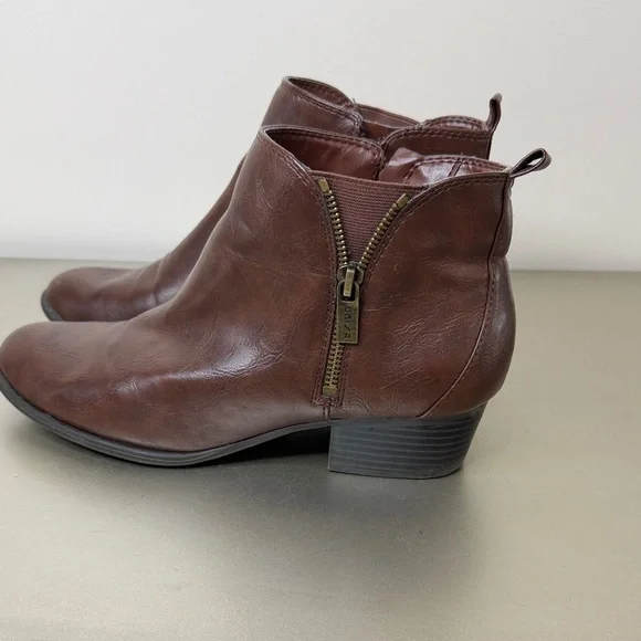 Cognac Brown Ankle Booties Size 9M - Picture 2 of 12